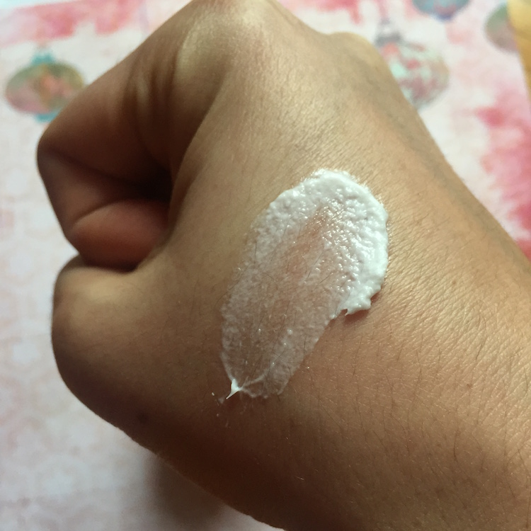 Riversol-Daily-Moisturizing-Cream-texture